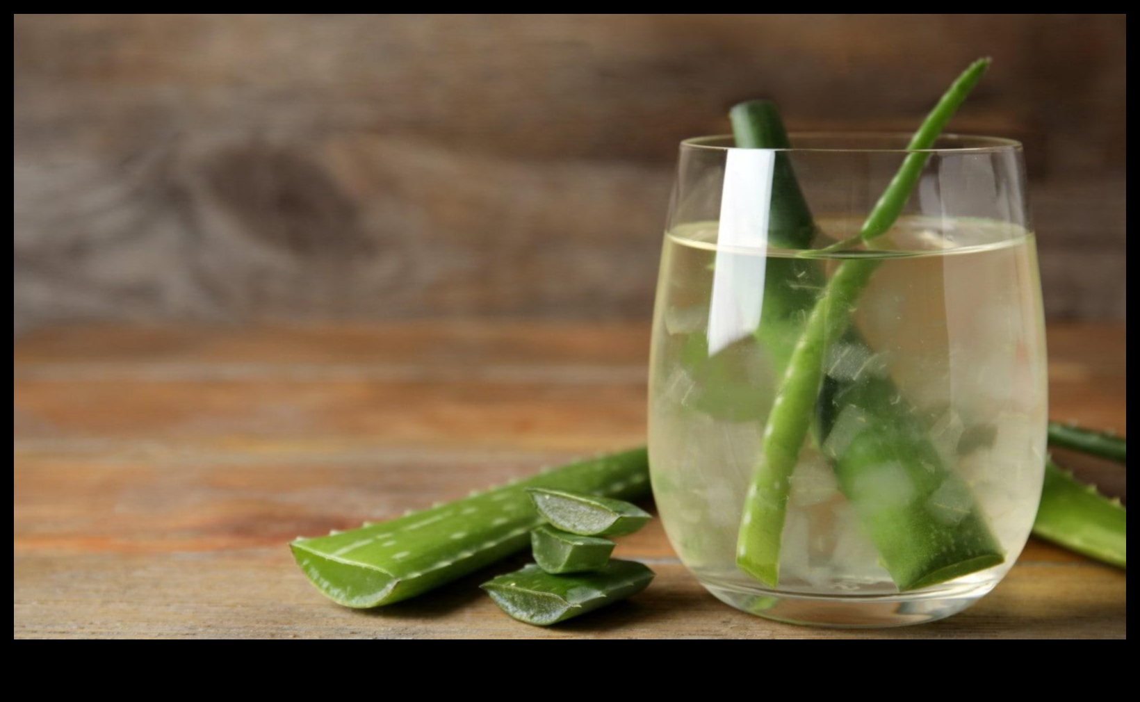 Mic dejun hidratat: Începe-ți ziua cu infuzii cu Aloe Vera